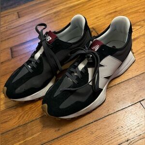 New Balance 327 Sneakers. Size 8.